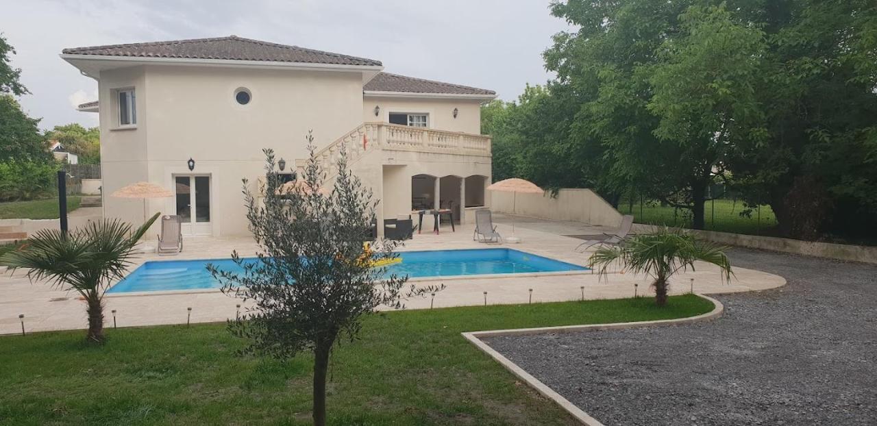 Maison Calme Et Spacieuse Bassens  Exterior foto